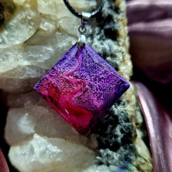 Lila Álom négyzet medál 2024-05