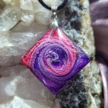 Lila Álom négyzet medál 2024-06