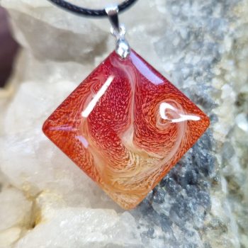 Négyzet medál T008