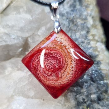 Négyzet medál T020