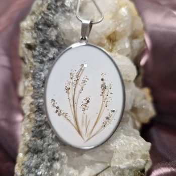 Medálok, karkötők