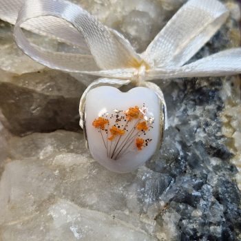  Narancssárga virágos emlékőr szív alakú gyöngy (charm) megrendelésre